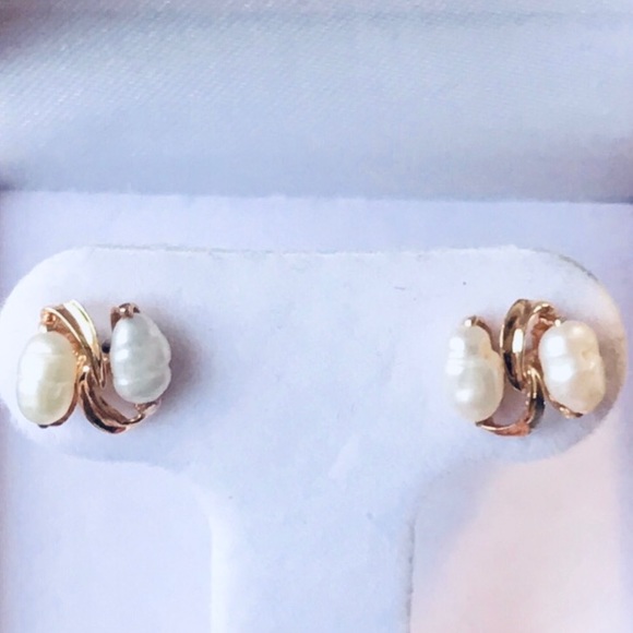 Jewelry - ❌❌❌SOLD❌❌❌VINTAGE SOLID 14KT GOLD FREASH WATER PEARL EARRINGS. FINAL PRICE.